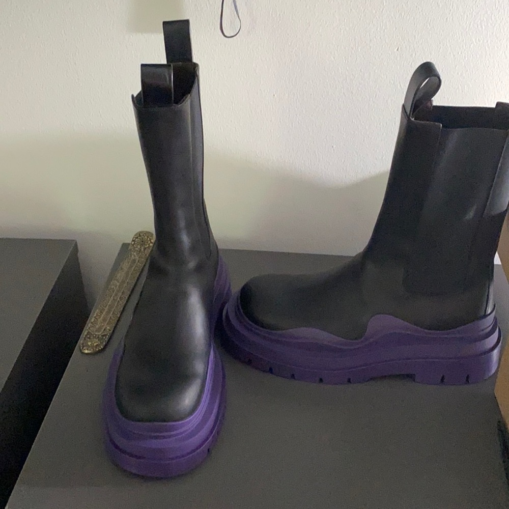 Authentic bottega Veneta tire boots worn once